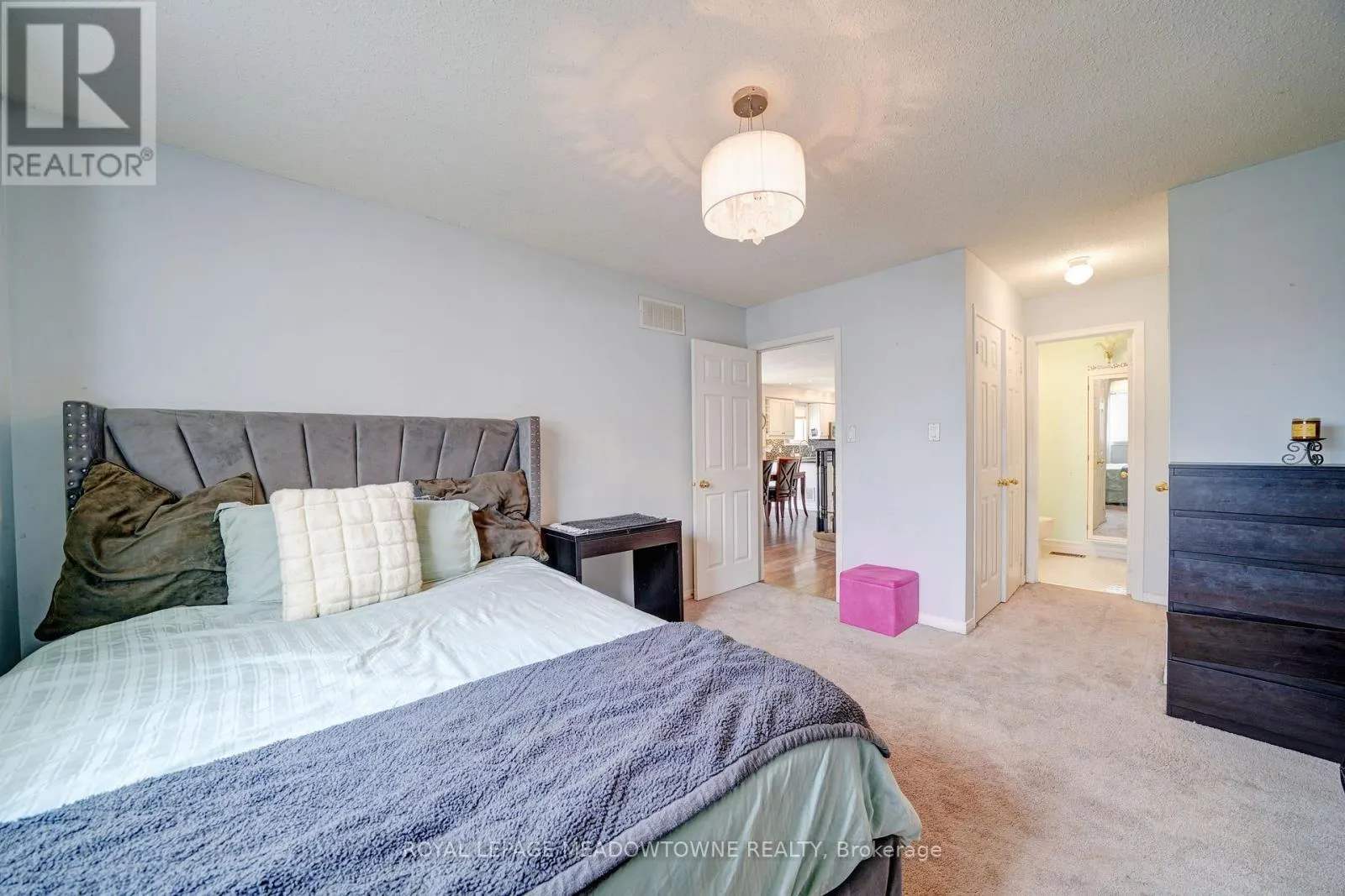494 FLAGSTONE COURT