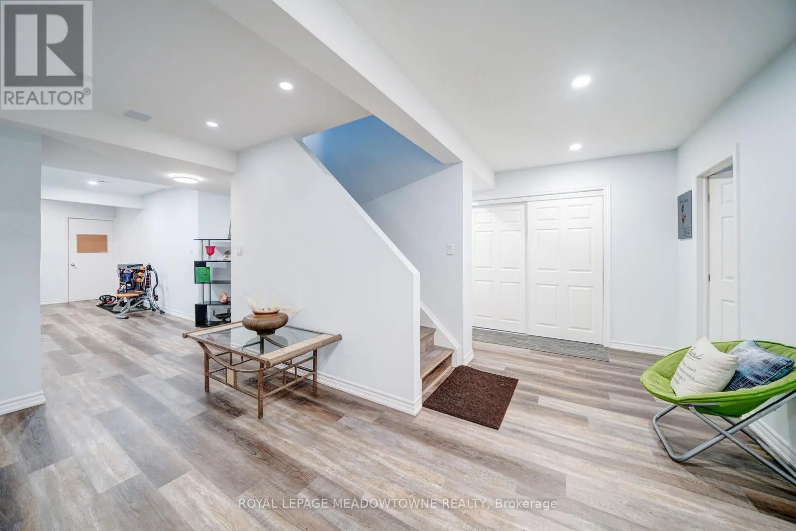 494 FLAGSTONE COURT