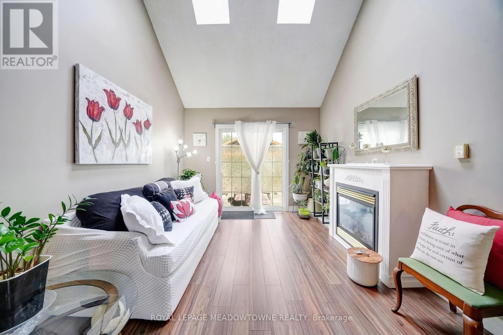 494 FLAGSTONE COURT