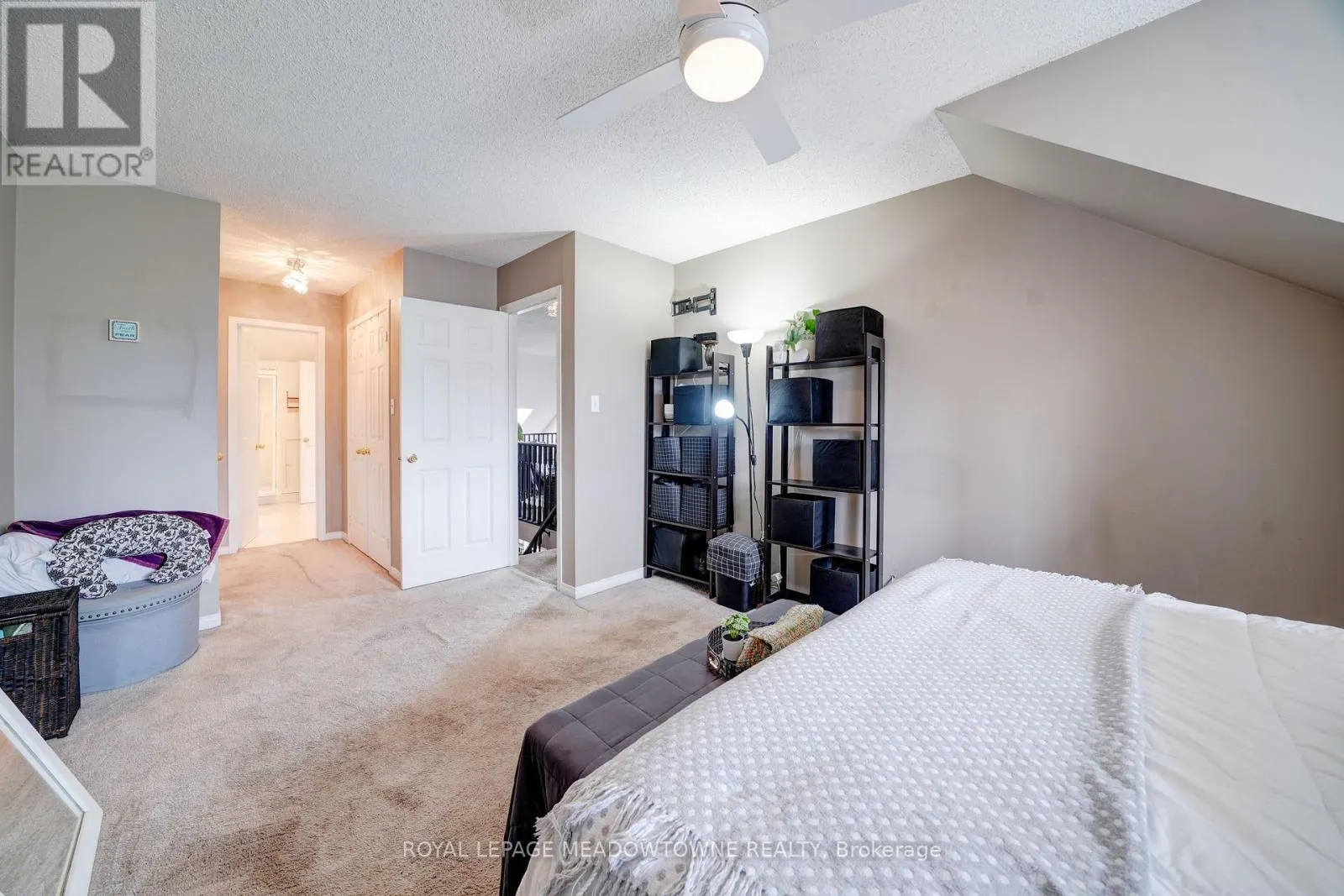 494 FLAGSTONE COURT