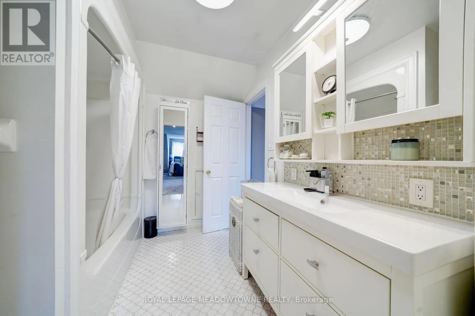 494 FLAGSTONE COURT