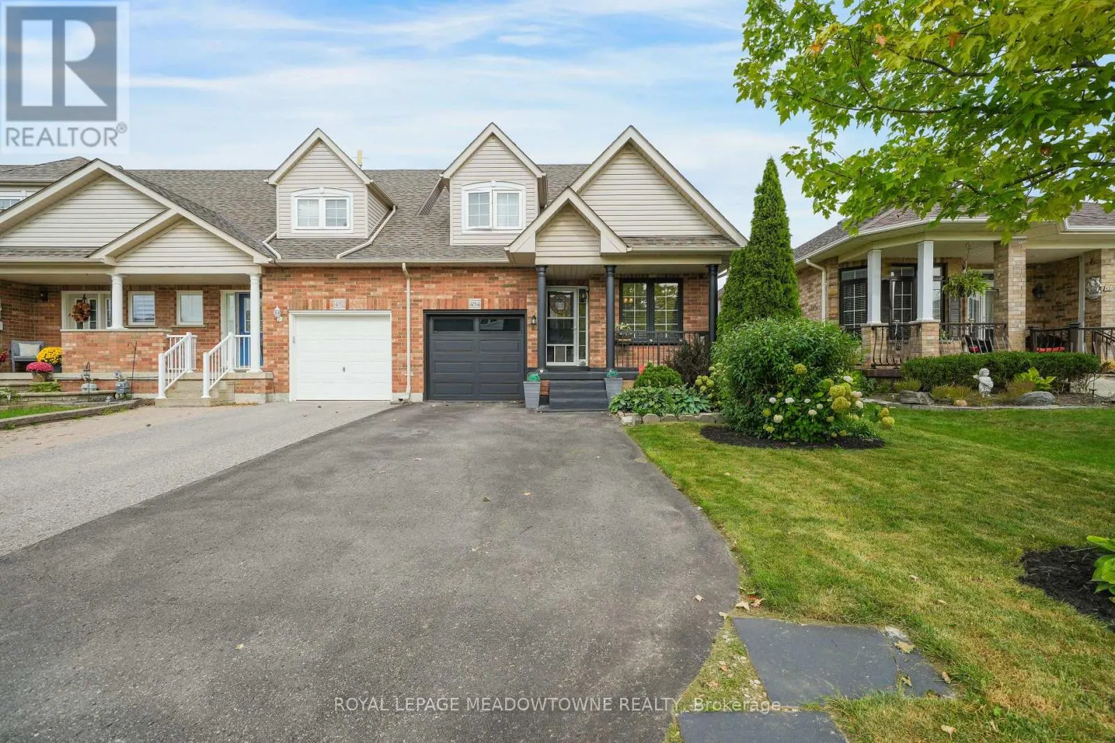 494 FLAGSTONE COURT