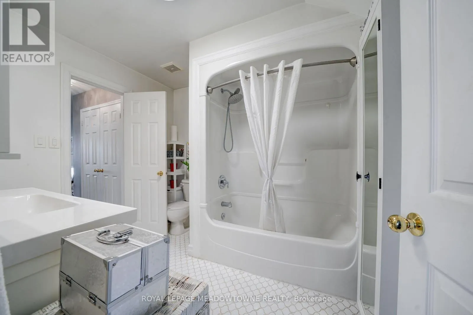 494 FLAGSTONE COURT