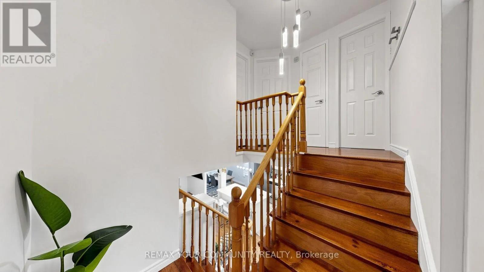 76 DEANSCROFT SQUARE