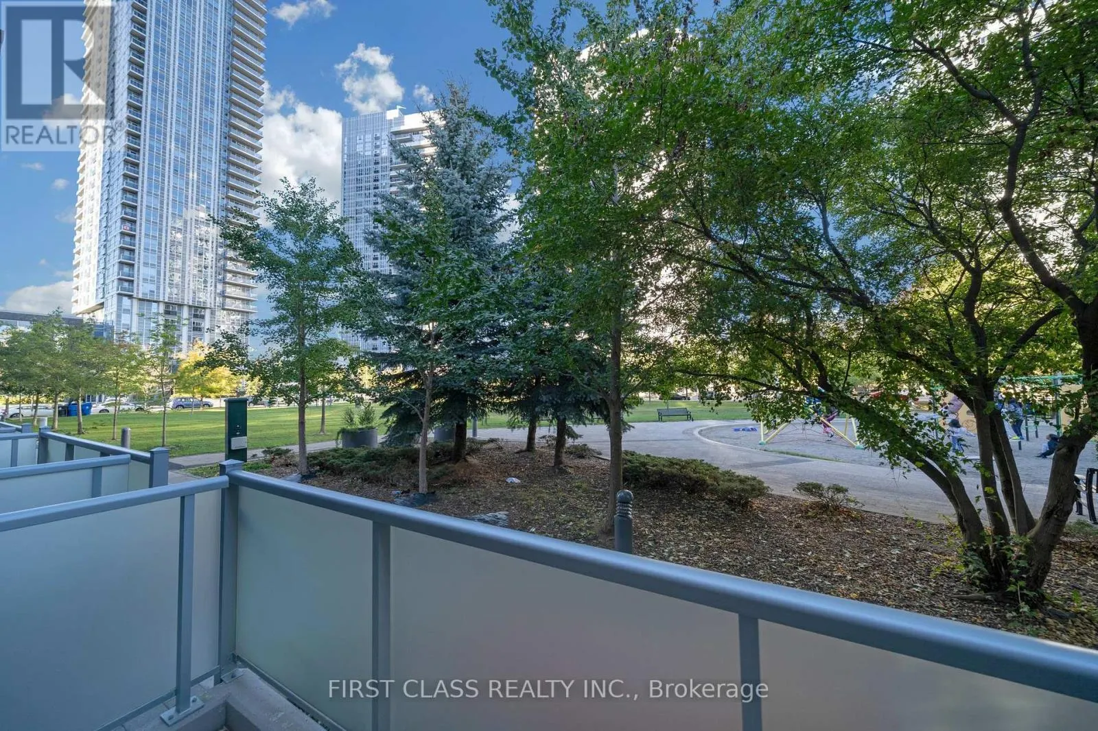 14 - 310 VILLAGE GREEN SQUARE