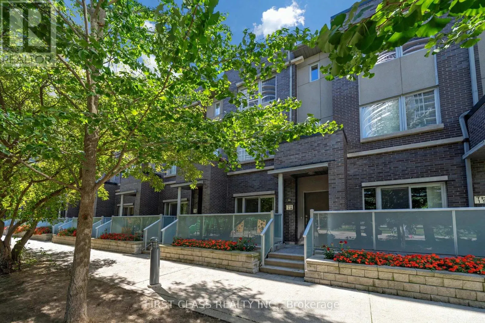 14 - 310 VILLAGE GREEN SQUARE