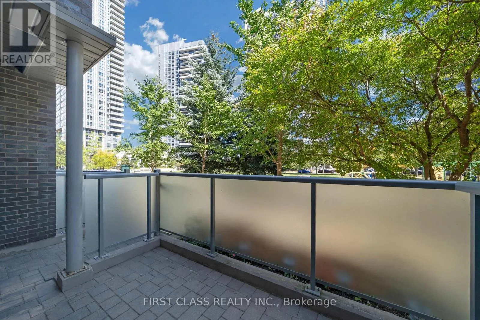 14 - 310 VILLAGE GREEN SQUARE