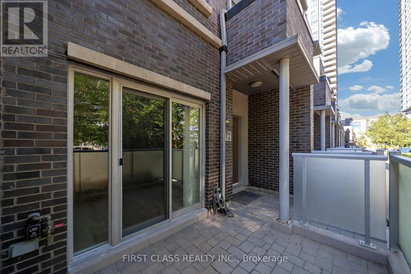 14 - 310 VILLAGE GREEN SQUARE