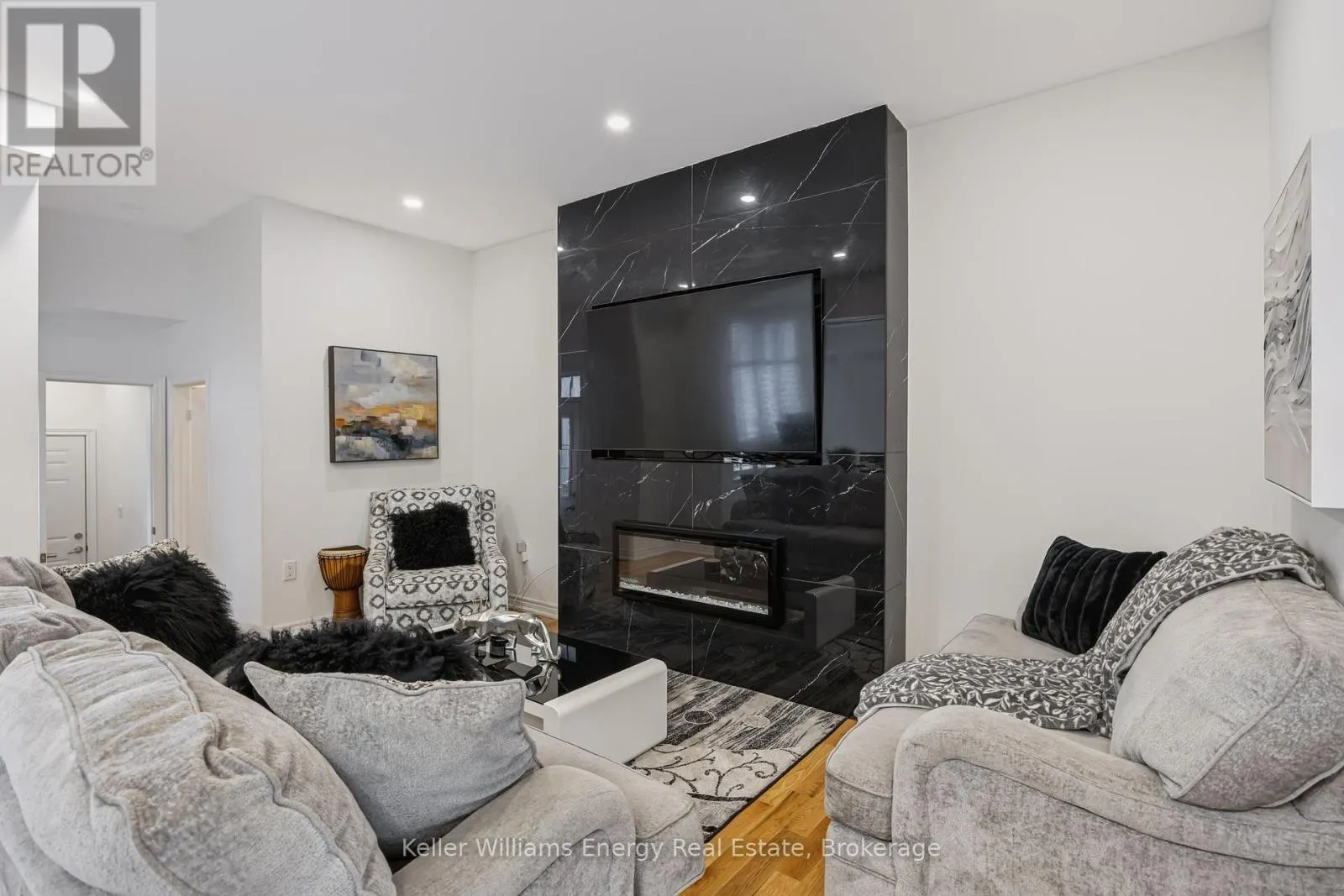 165 CORONATION ROAD