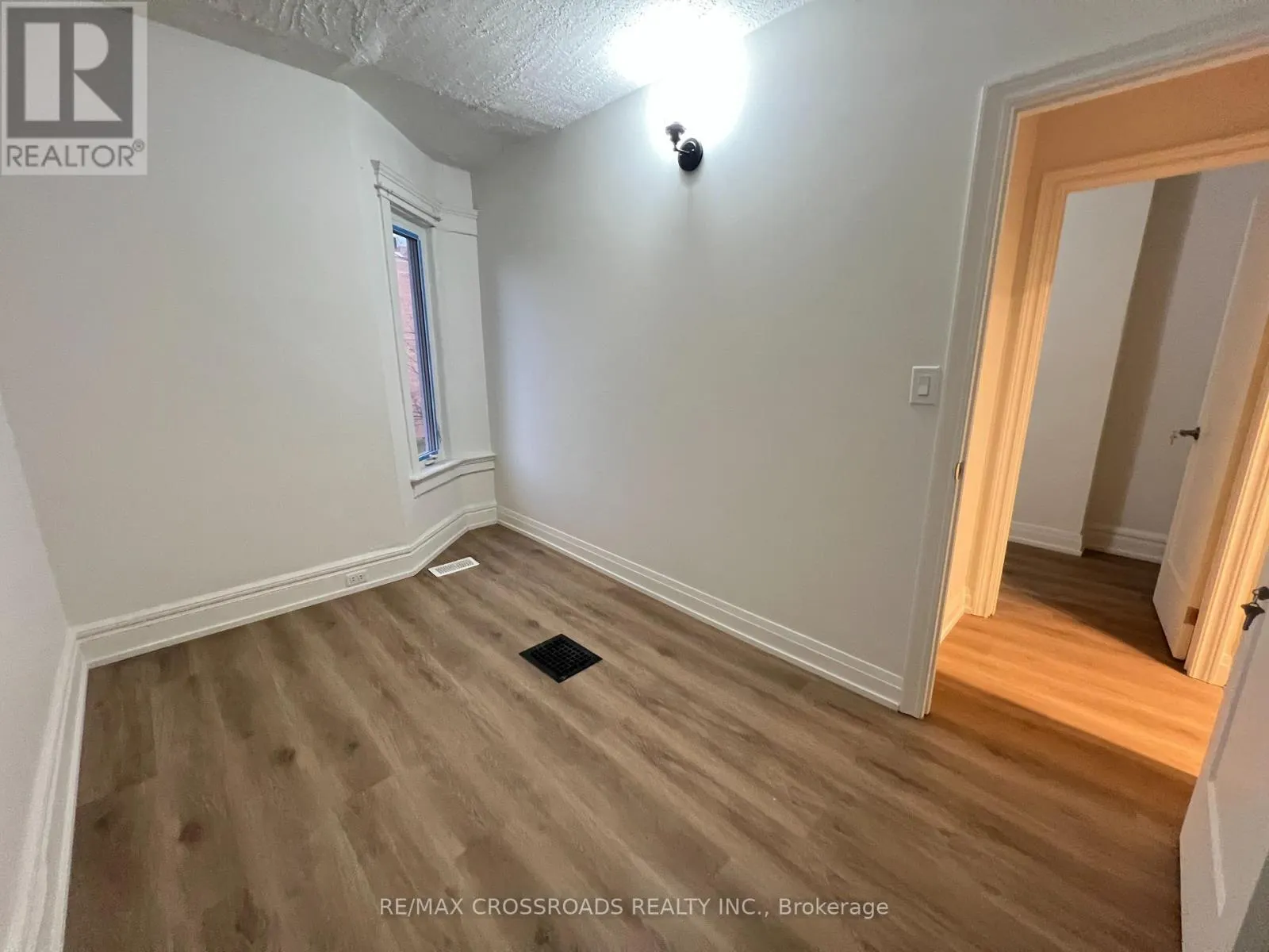 UNIT 2 - 82 CURZON STREET