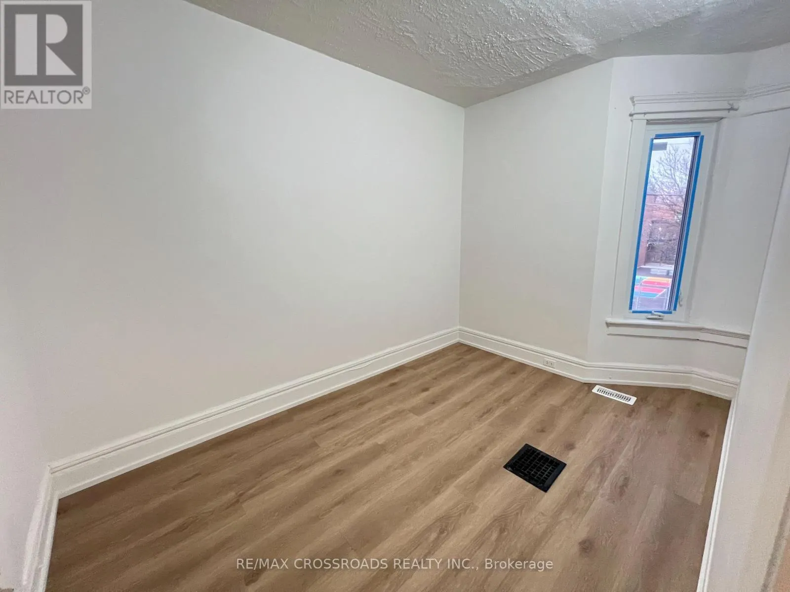 UNIT 2 - 82 CURZON STREET