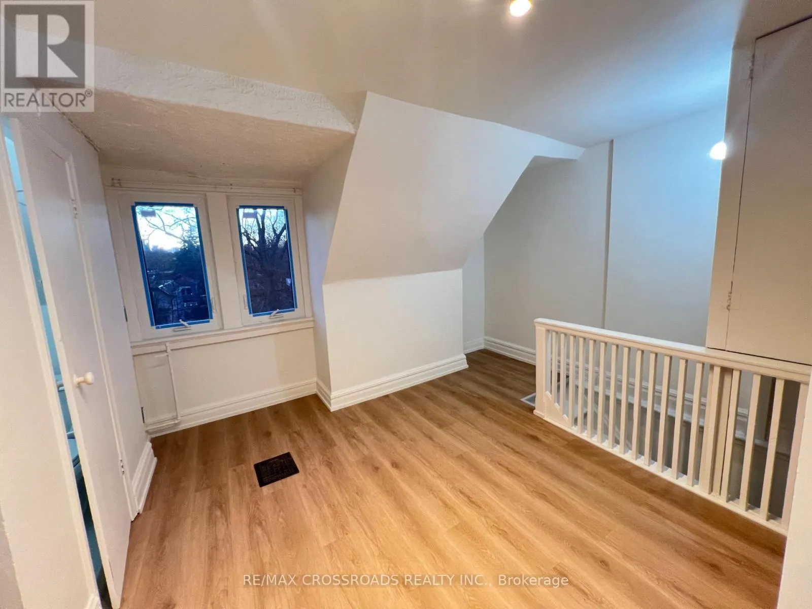 UNIT 3 - 82 CURZON STREET