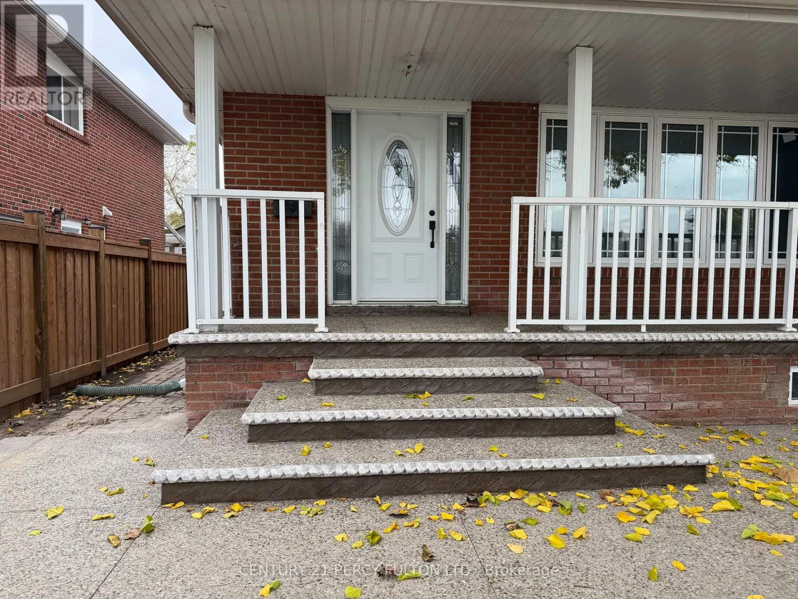 29 LAWNMERE CRESCENT