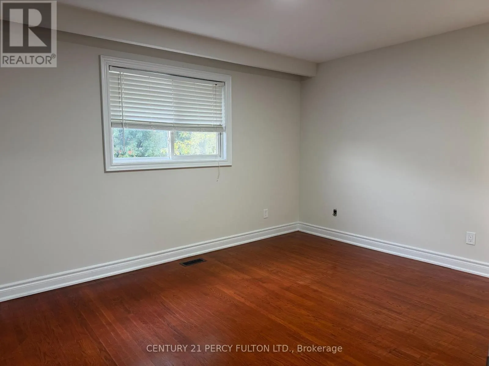 29 LAWNMERE CRESCENT