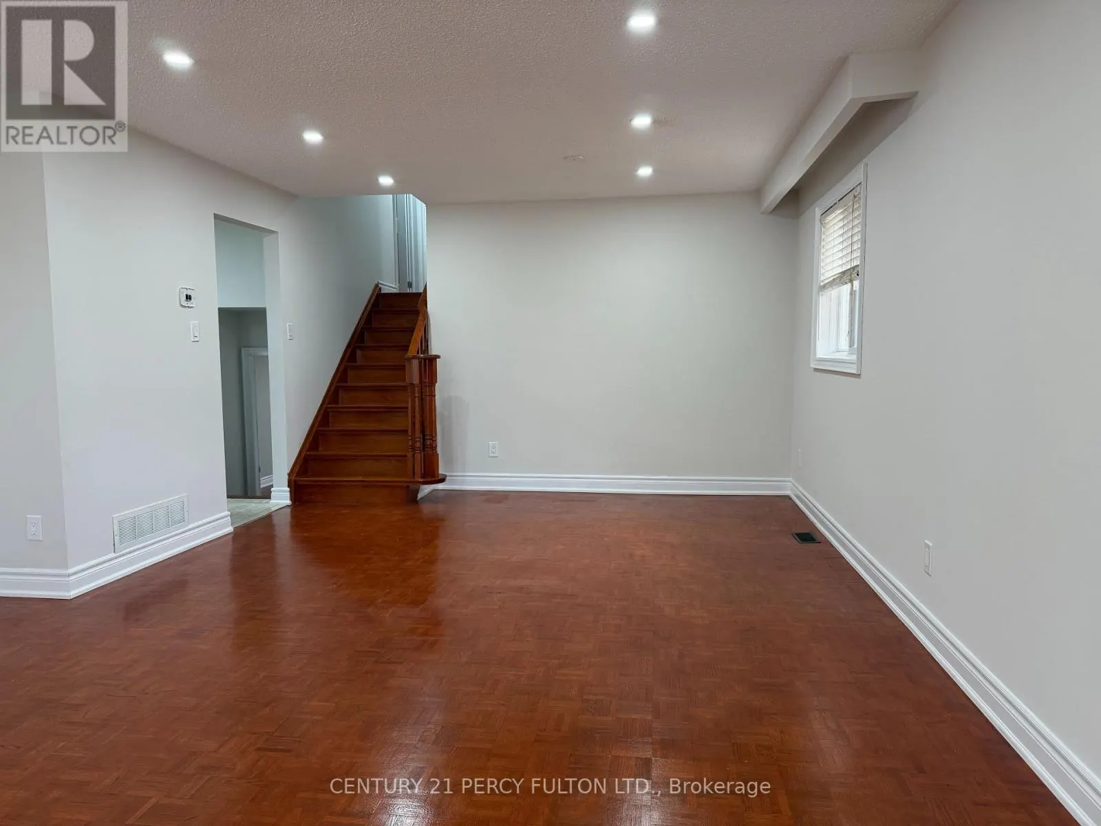 29 LAWNMERE CRESCENT