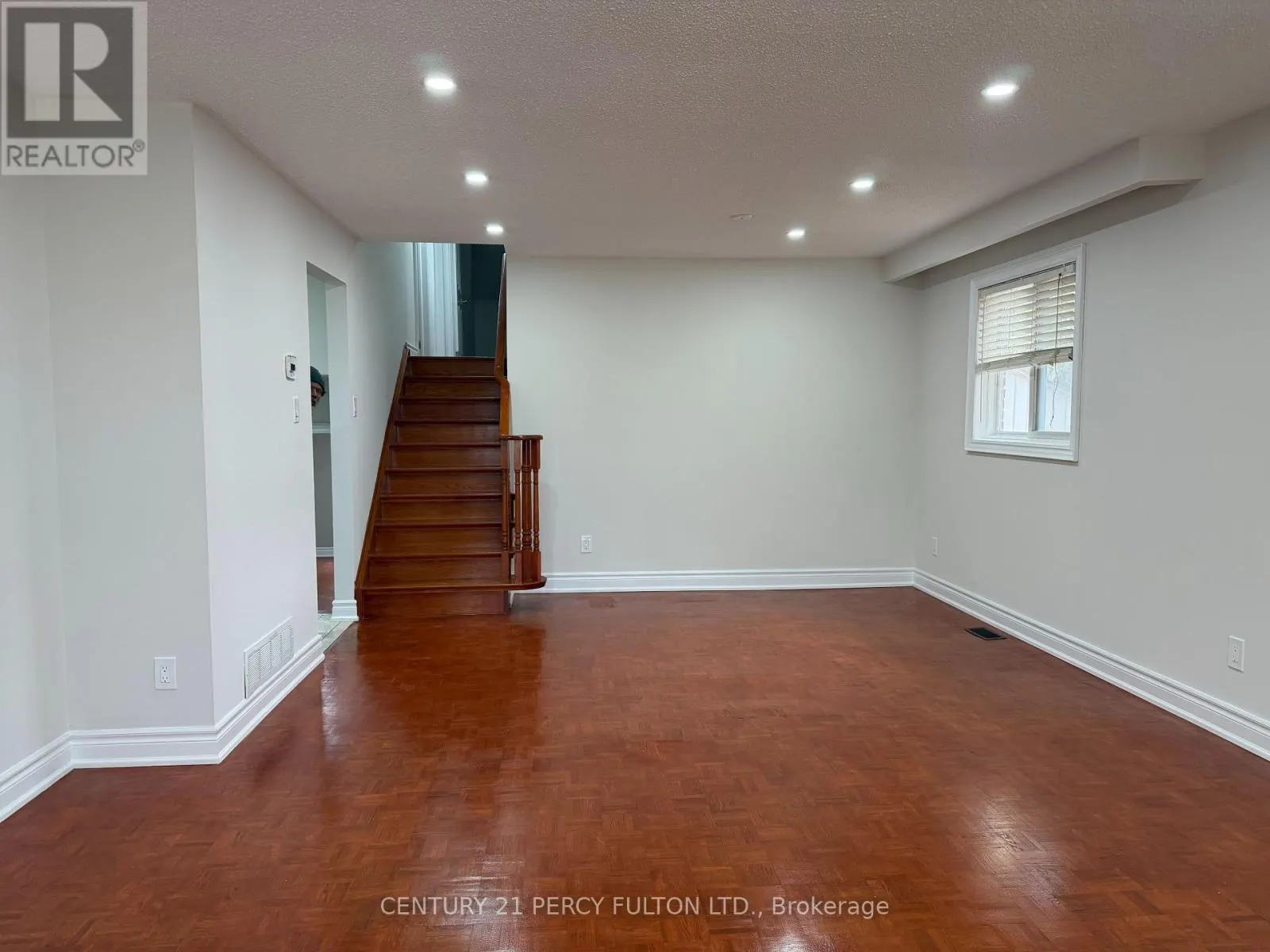 29 LAWNMERE CRESCENT