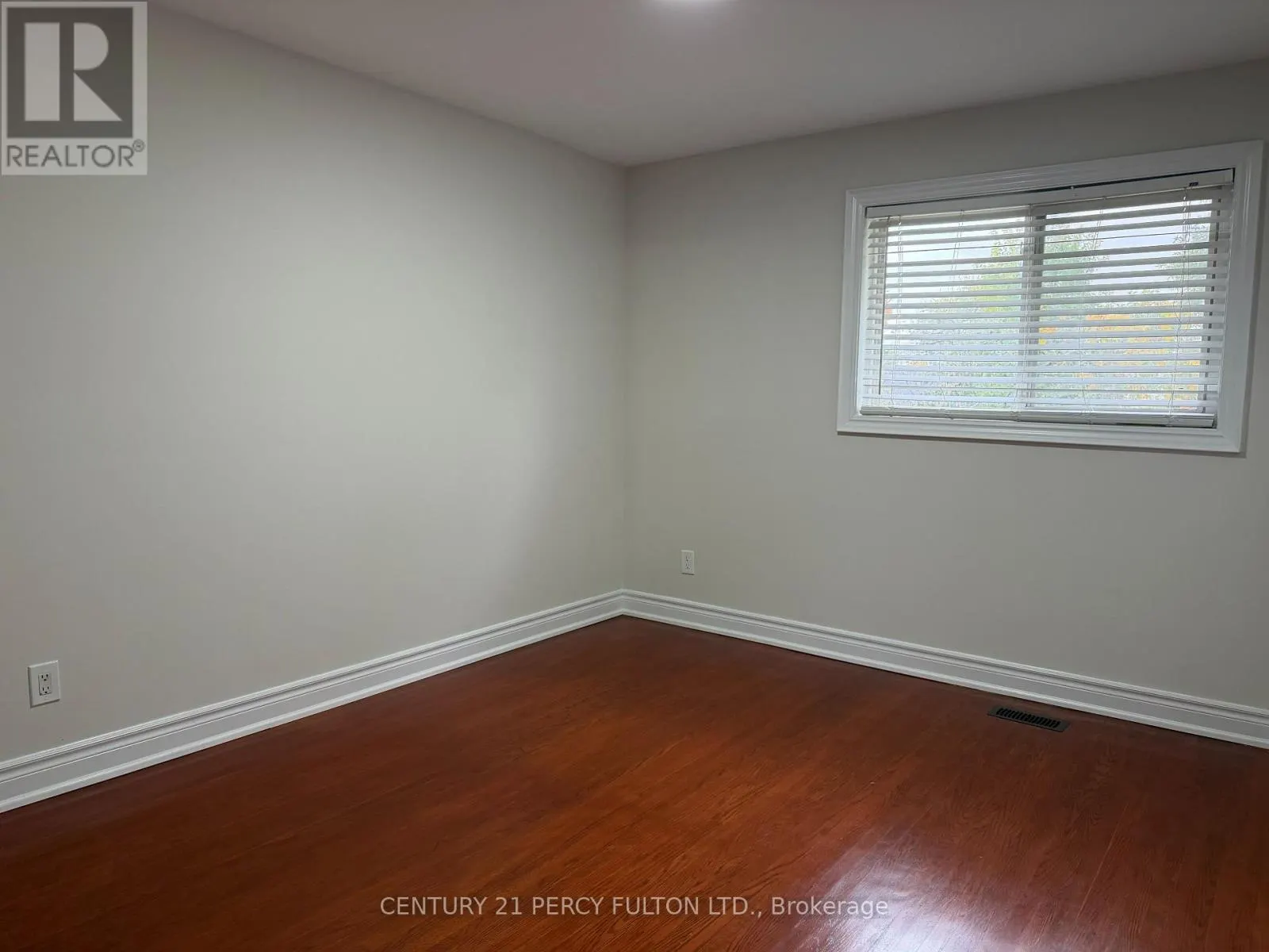 29 LAWNMERE CRESCENT