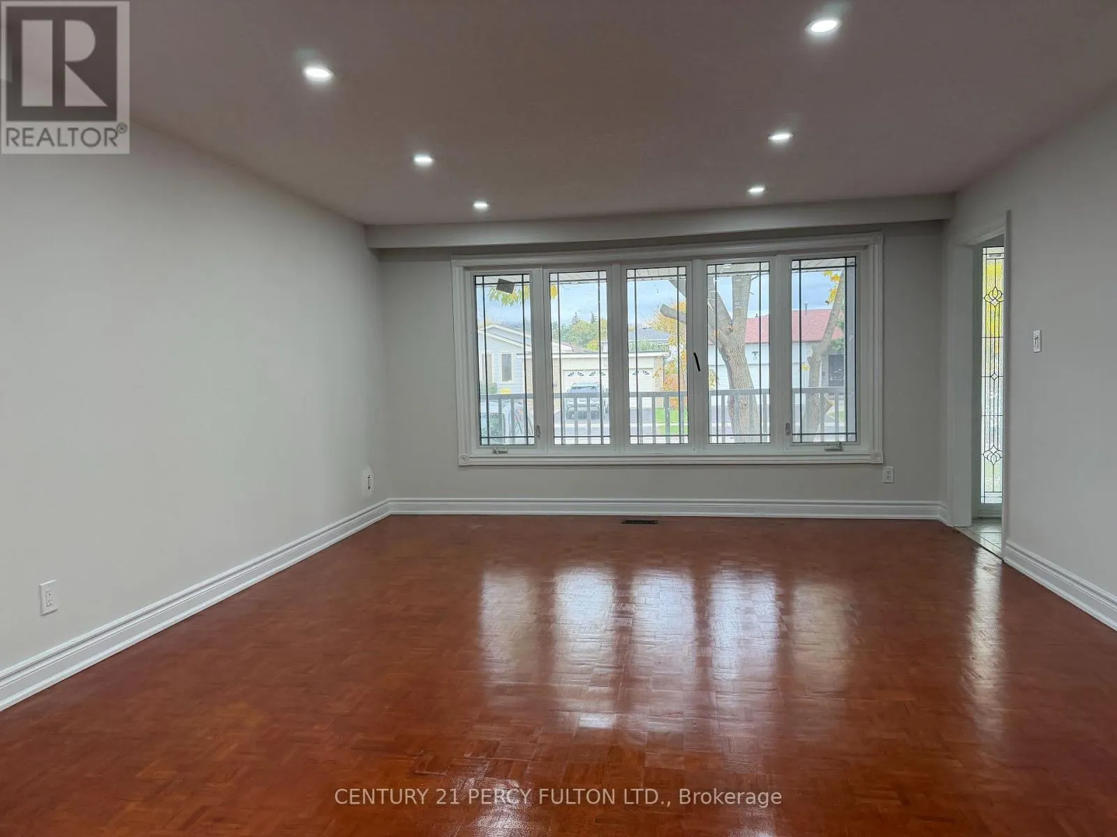 29 LAWNMERE CRESCENT