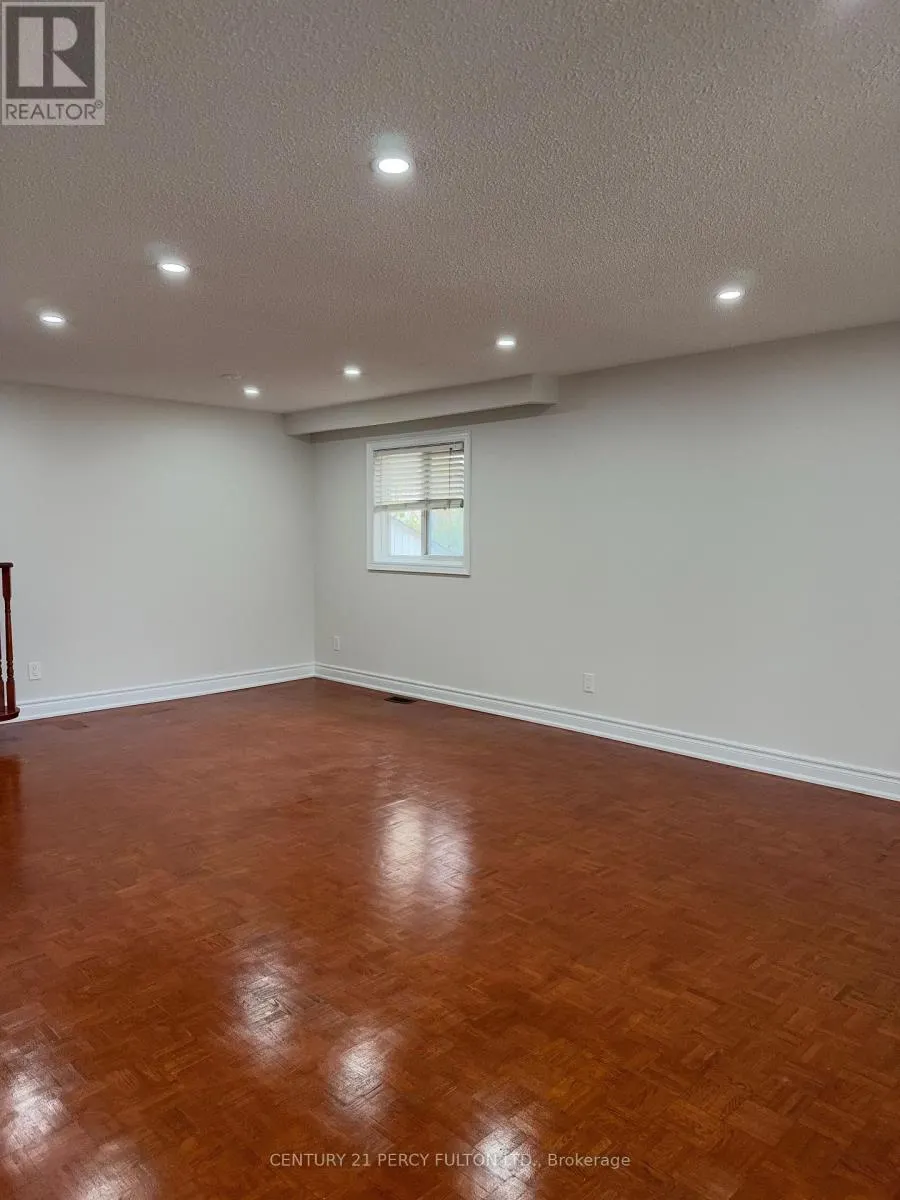 29 LAWNMERE CRESCENT