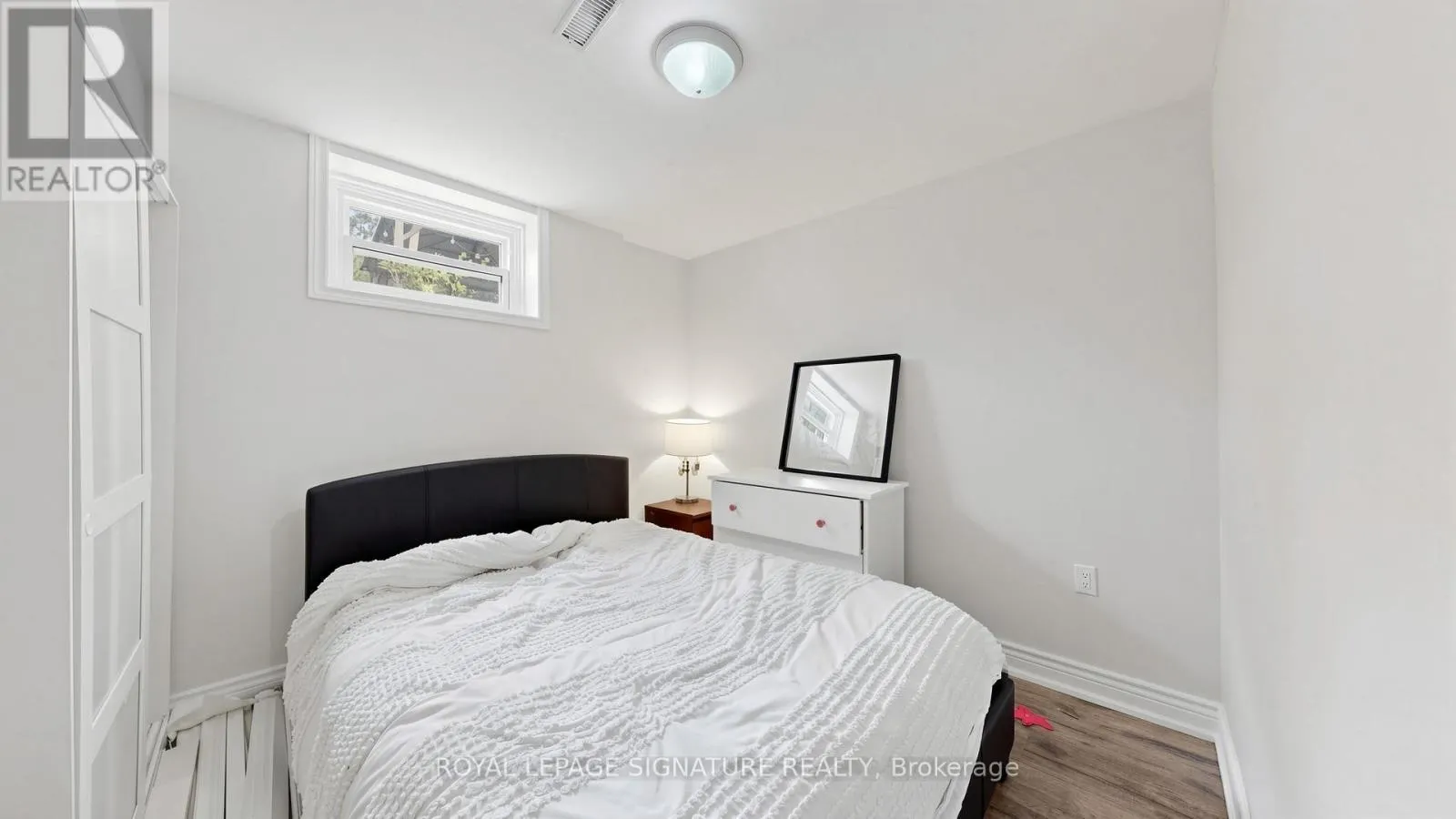 33 NEAPOLITAN DRIVE