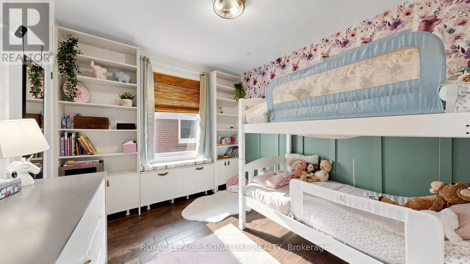 33 NEAPOLITAN DRIVE