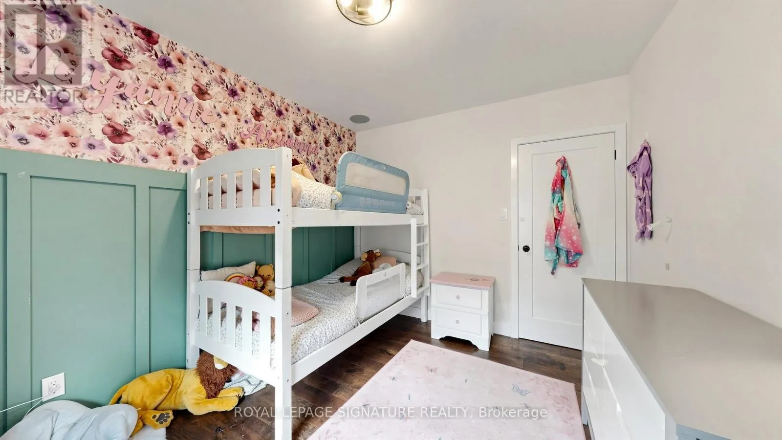 33 NEAPOLITAN DRIVE