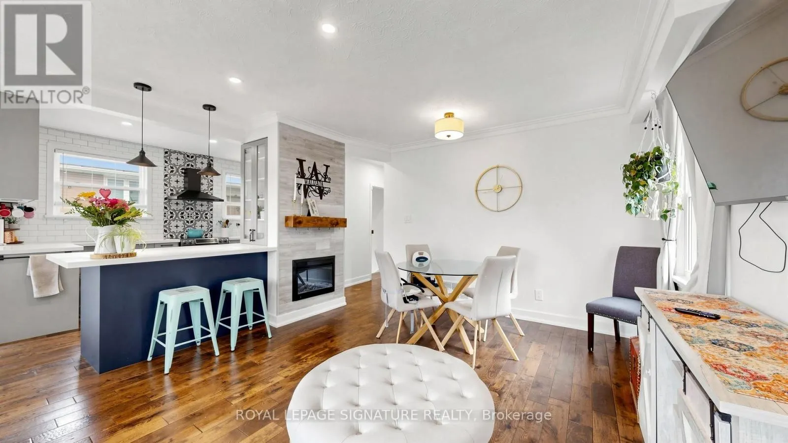 33 NEAPOLITAN DRIVE