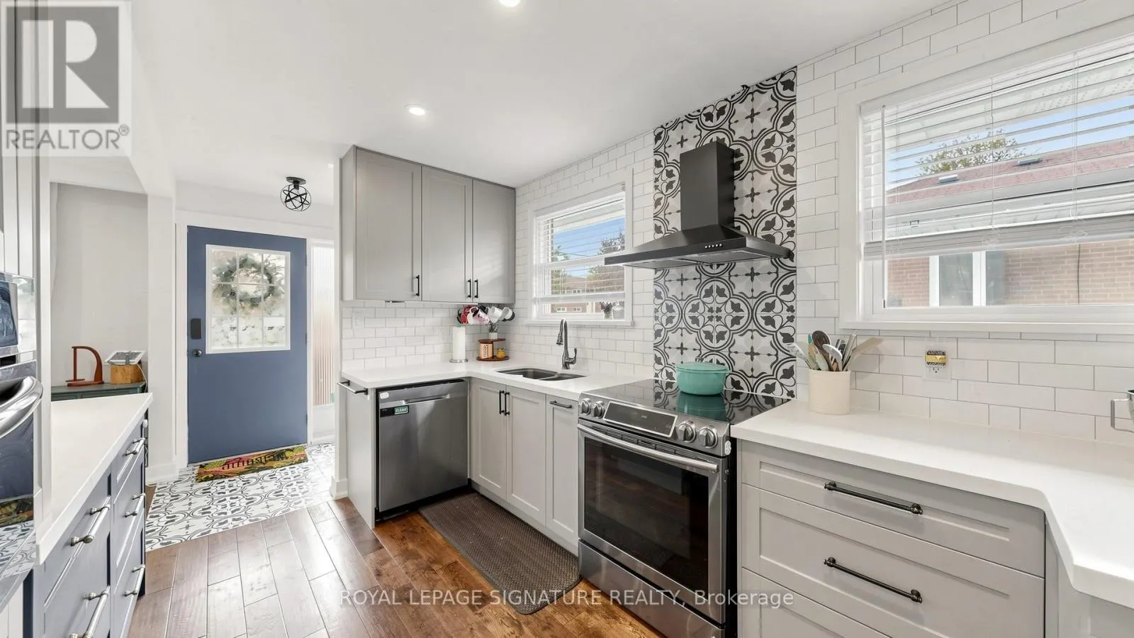 33 NEAPOLITAN DRIVE
