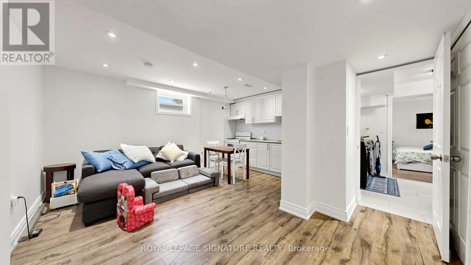 33 NEAPOLITAN DRIVE