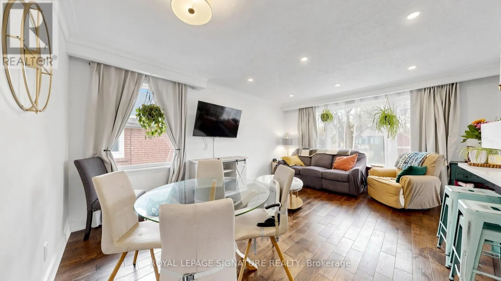 33 NEAPOLITAN DRIVE