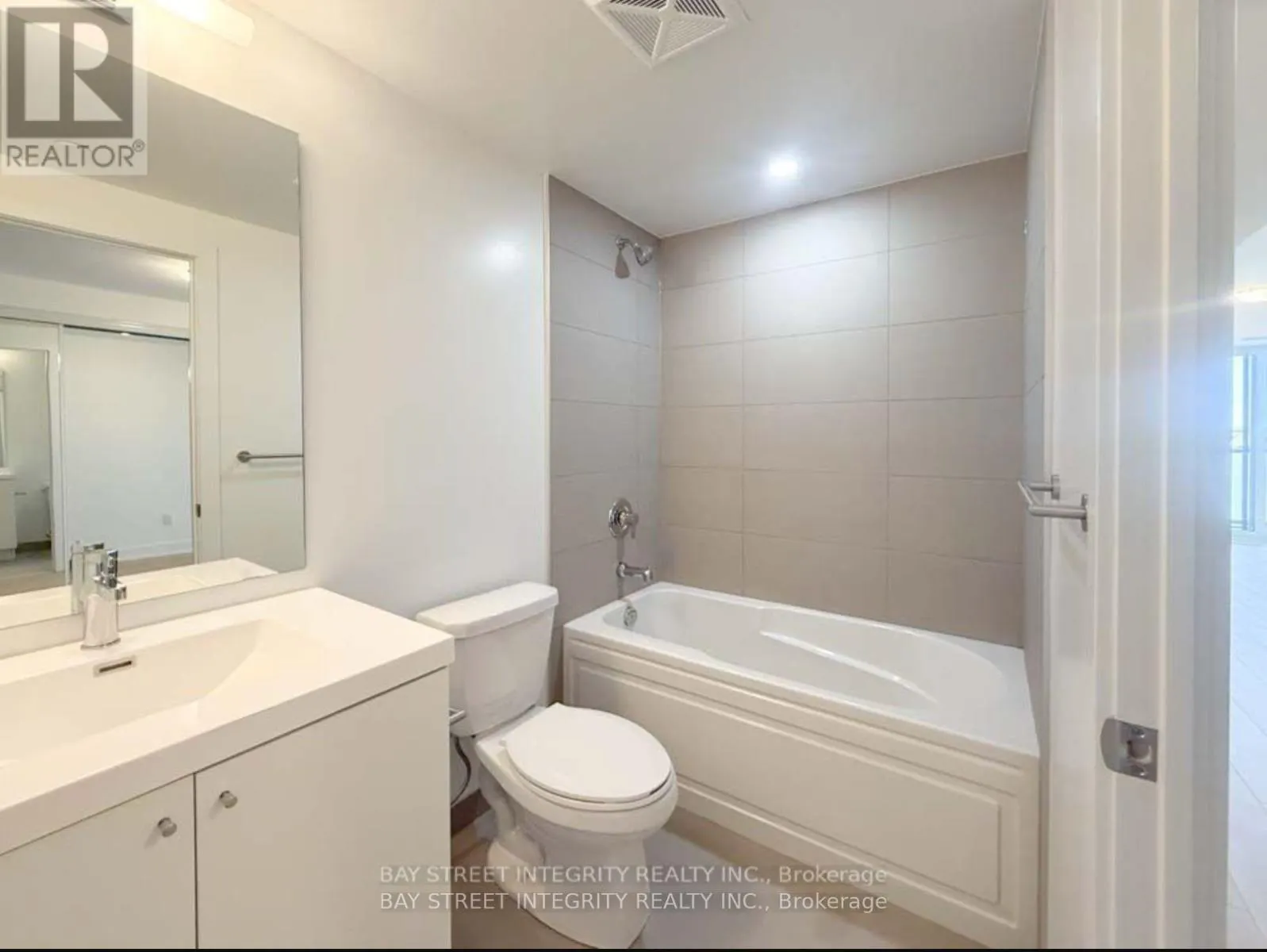 420 - 2545 SIMCOE STREET N