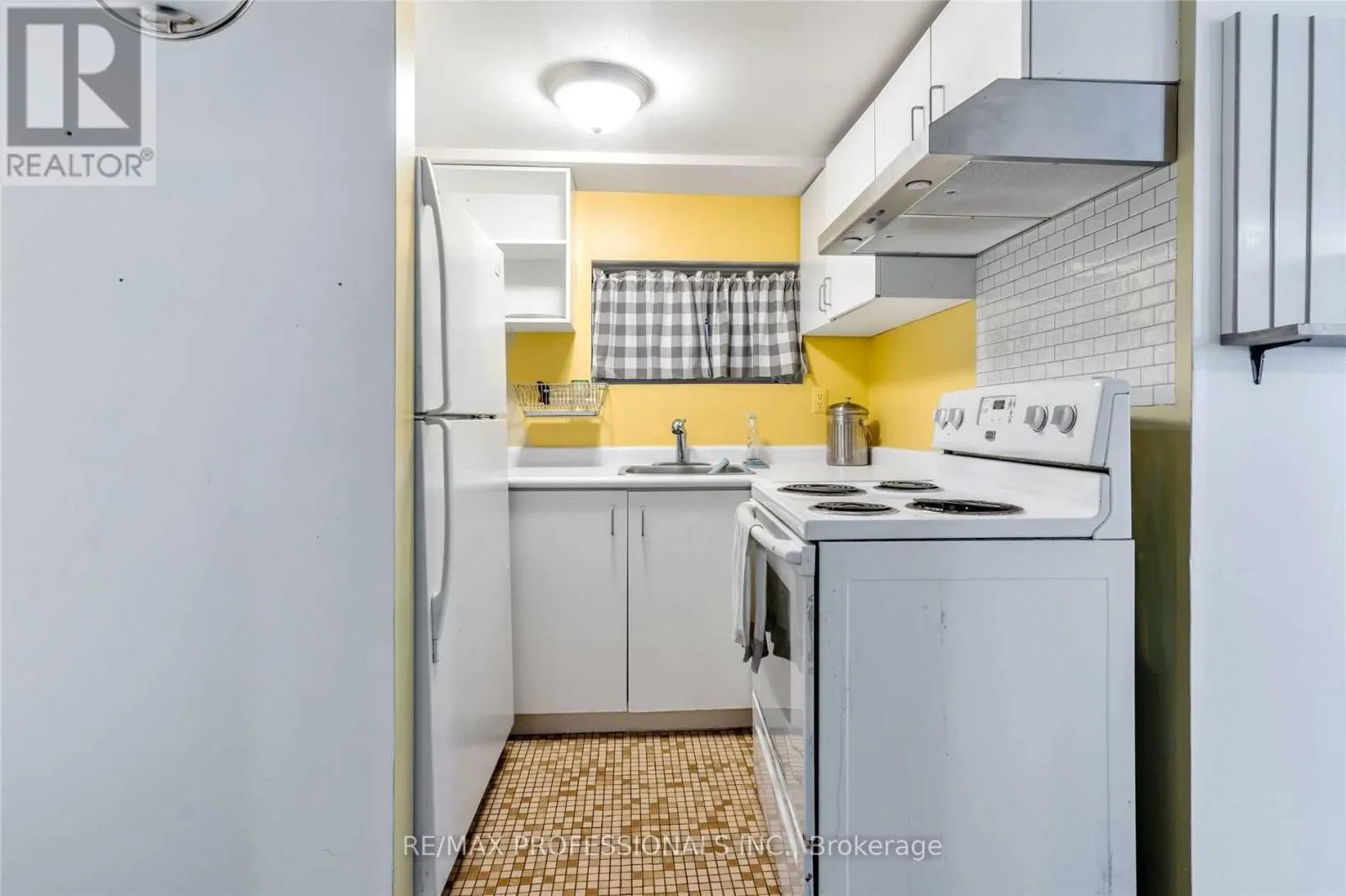 1 - 39 ALBEMARLE AVENUE