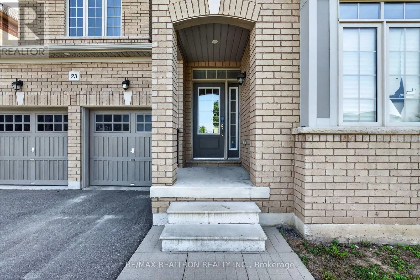 23 DOUGLAS KEMP CRESCENT