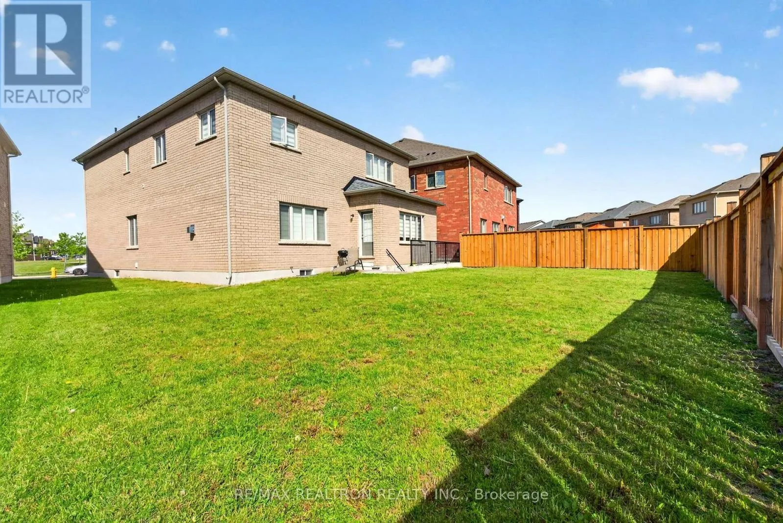 23 DOUGLAS KEMP CRESCENT