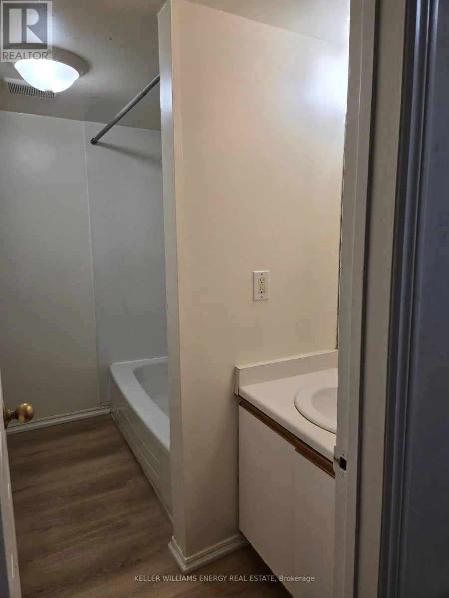 107 - 576 MARY STREET E #107