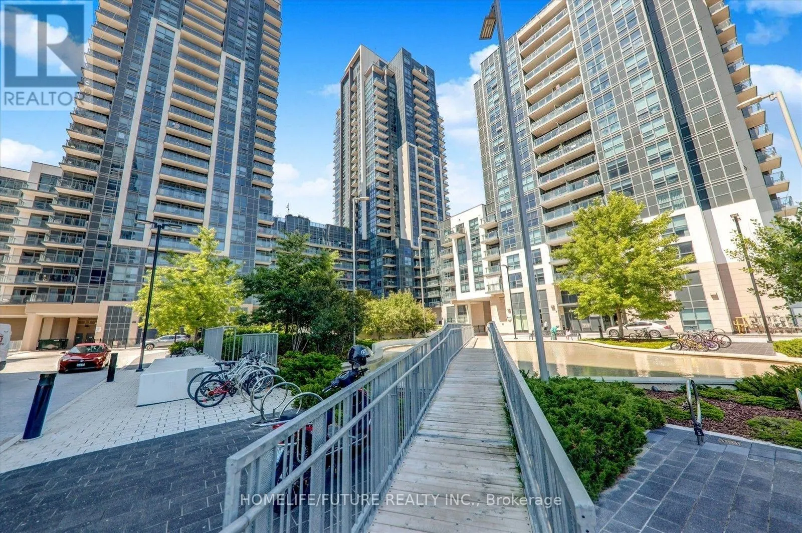 907 - 20 MEADOWGLEN PLACE
