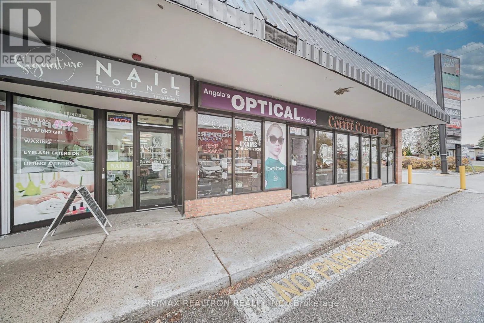 2 - 555 ROSSLAND ROAD E