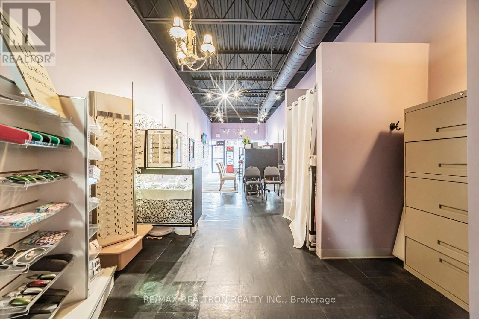2 - 555 ROSSLAND ROAD E