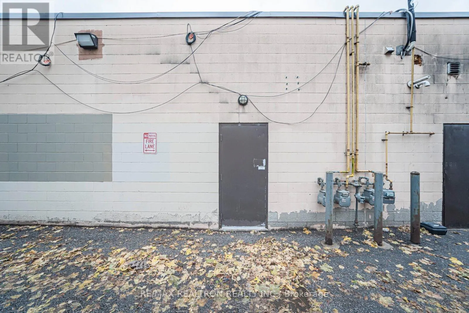 2 - 555 ROSSLAND ROAD E