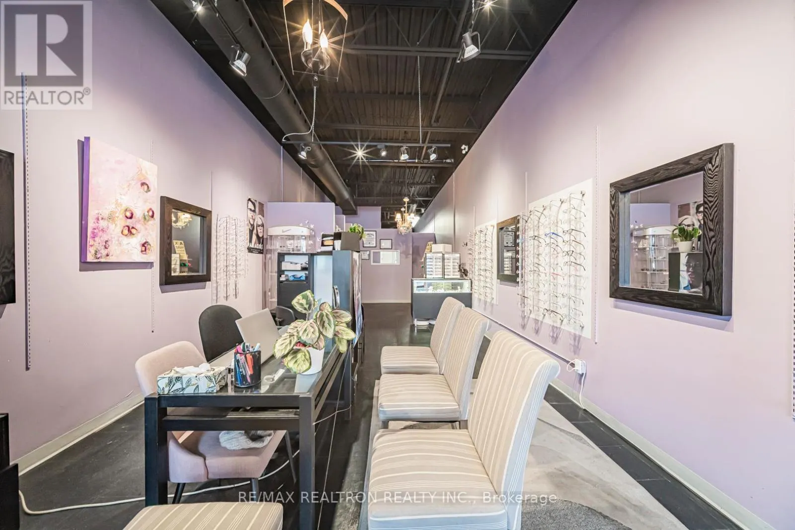 2 - 555 ROSSLAND ROAD E