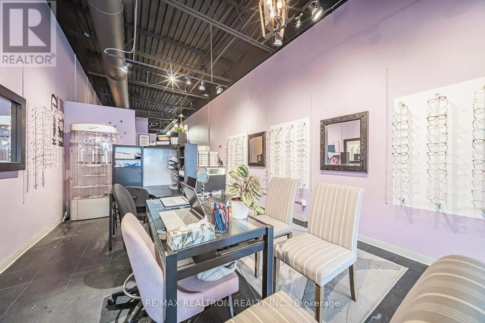 2 - 555 ROSSLAND ROAD E