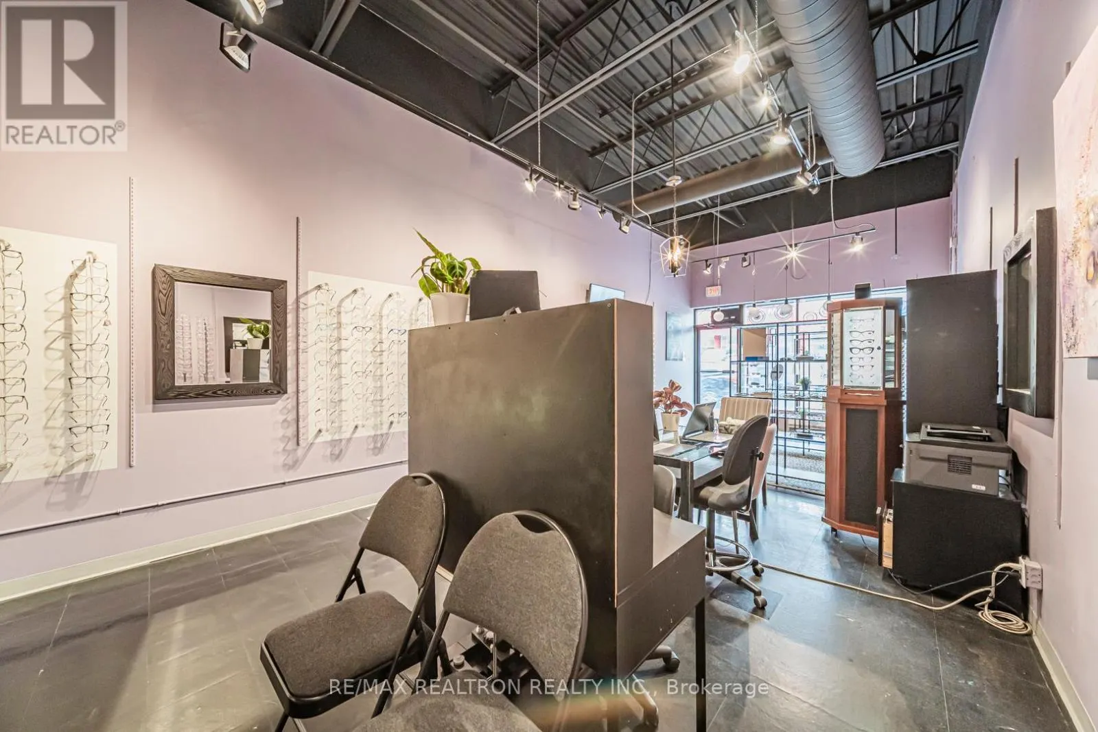 2 - 555 ROSSLAND ROAD E