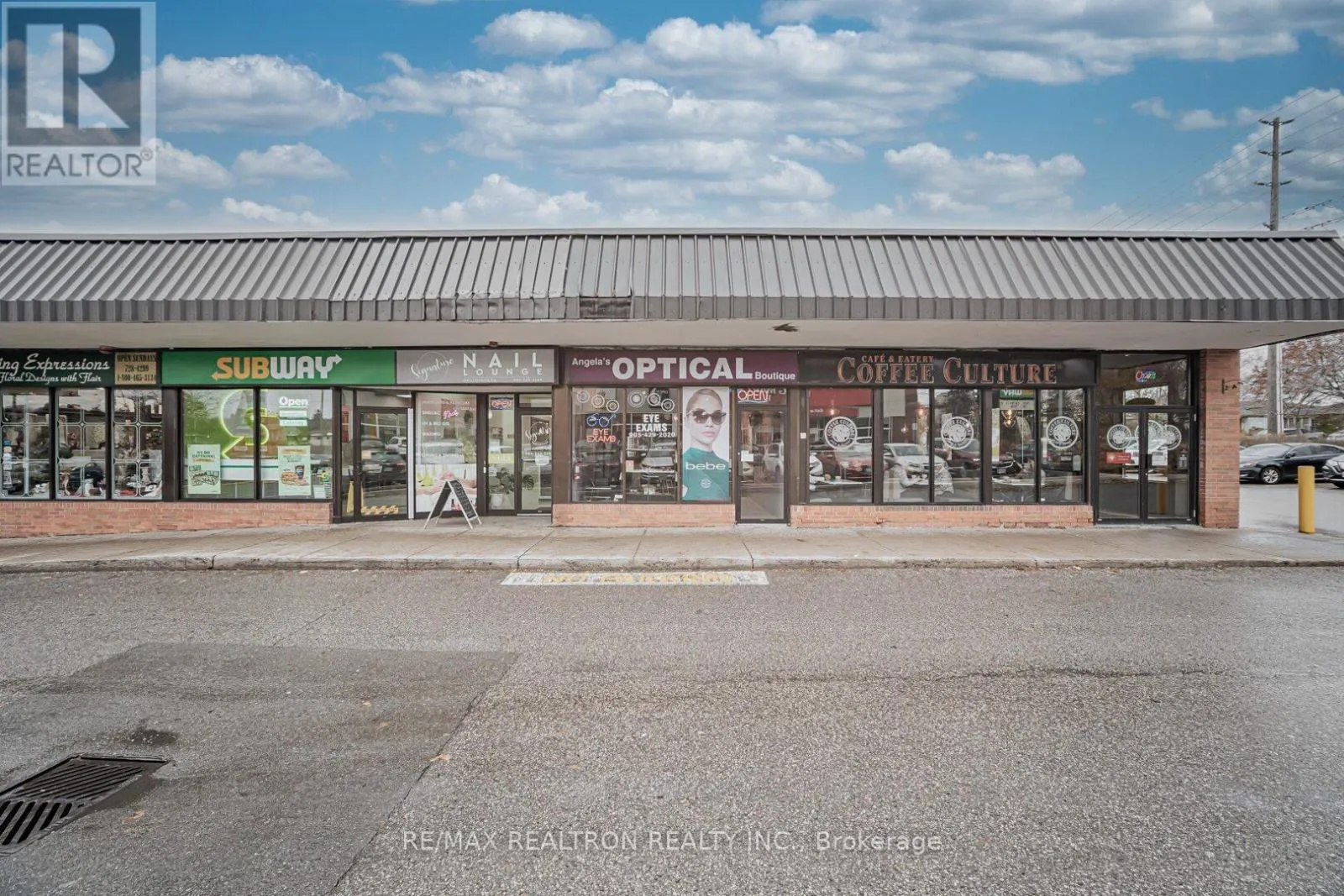 2 - 555 ROSSLAND ROAD E