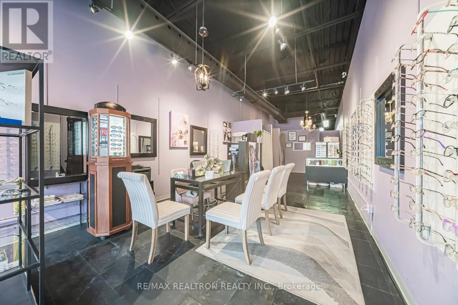 2 - 555 ROSSLAND ROAD E