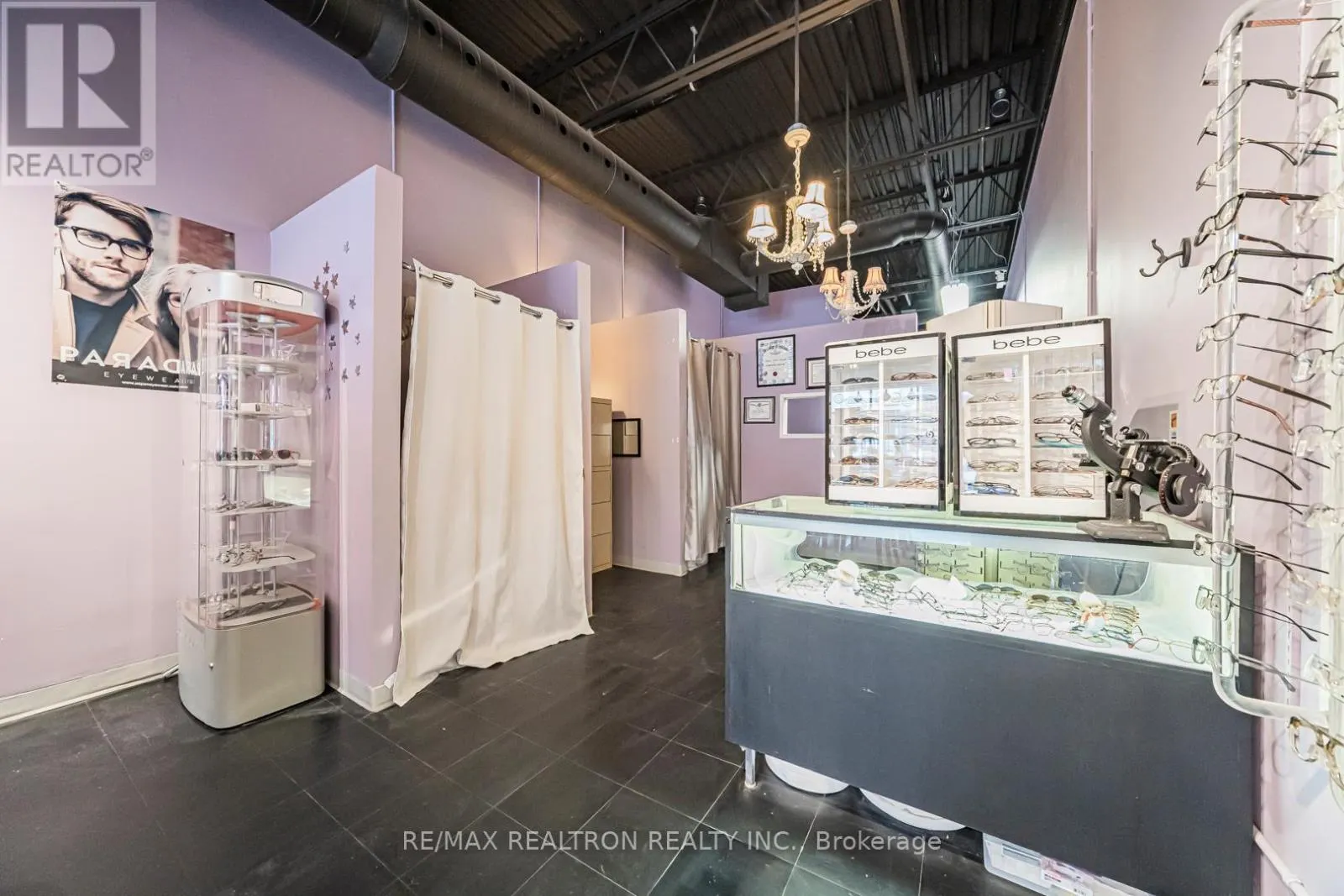 2 - 555 ROSSLAND ROAD E
