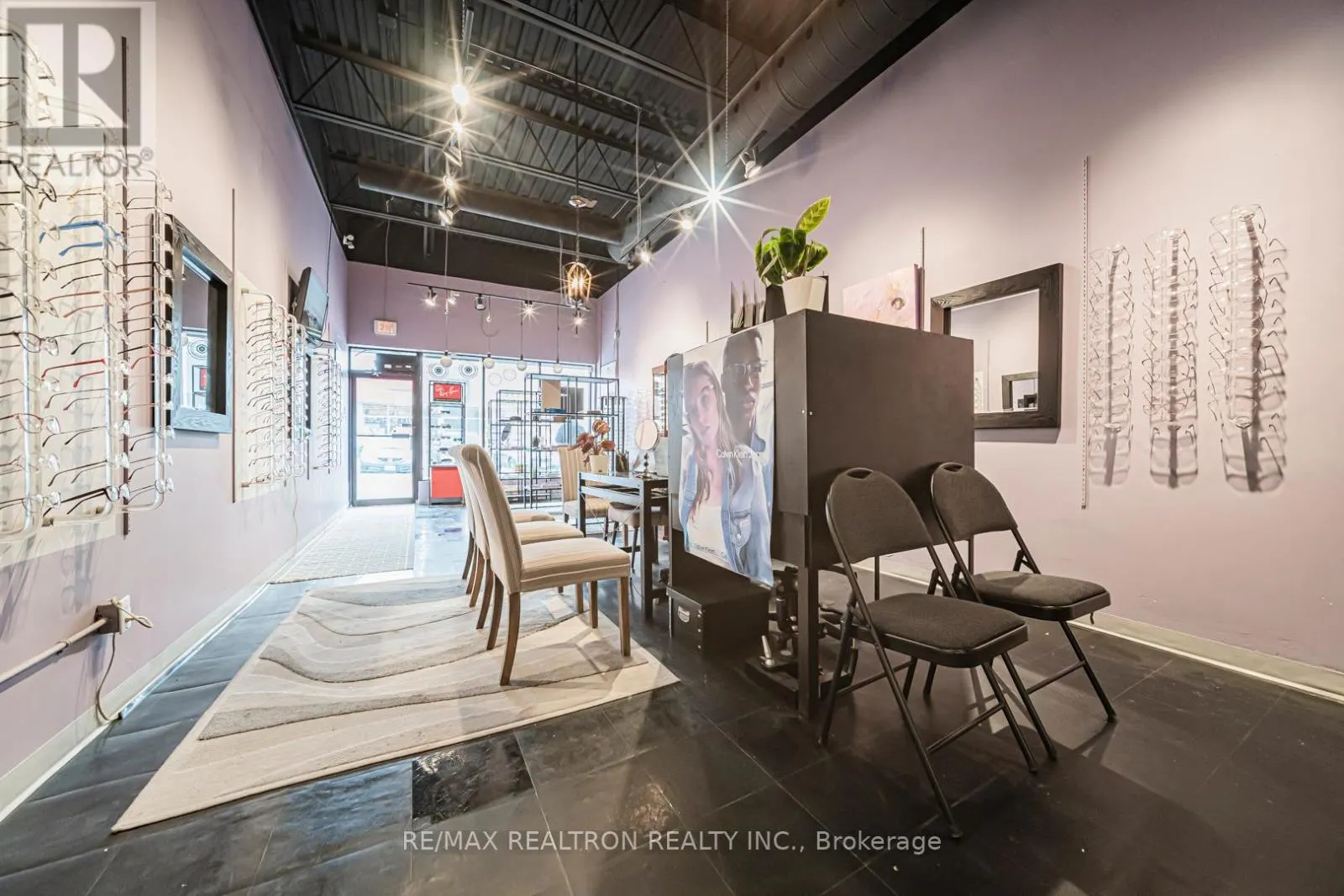 2 - 555 ROSSLAND ROAD E