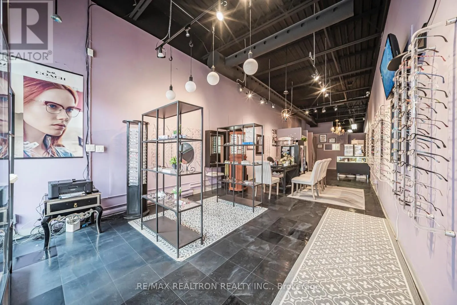 2 - 555 ROSSLAND ROAD E