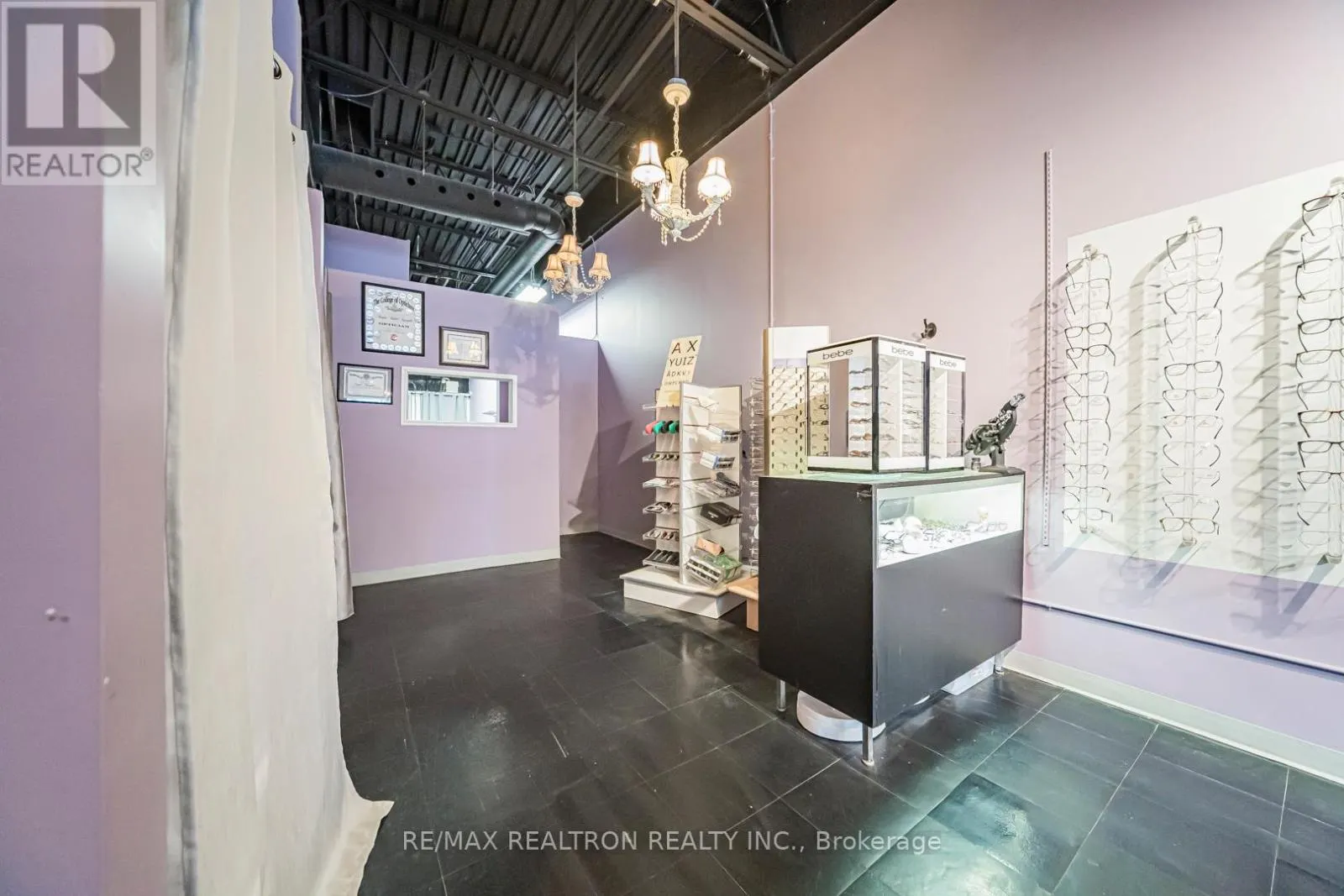 2 - 555 ROSSLAND ROAD E