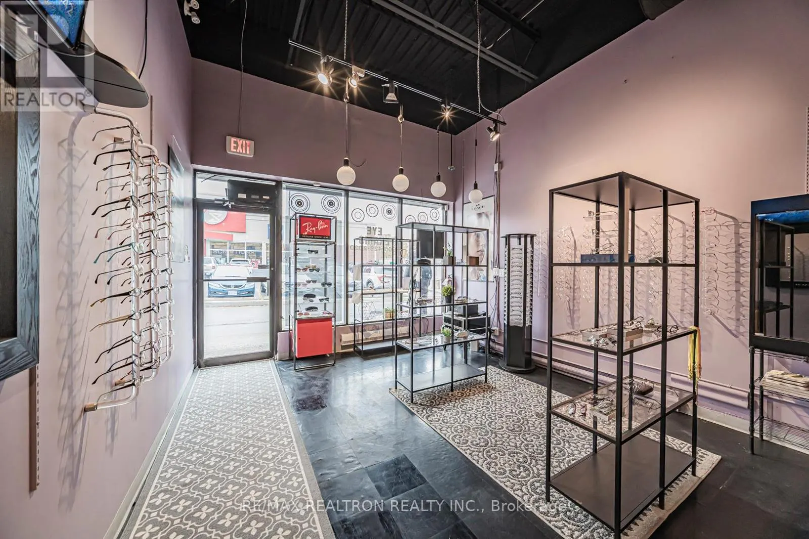 2 - 555 ROSSLAND ROAD E