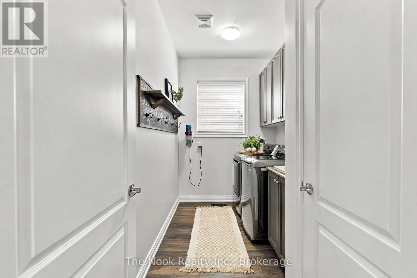966 HINTERLAND COURT